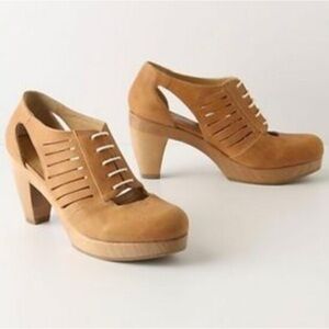 Anthropologie COCLICO Tan Lace Up Clogs 37